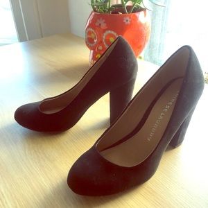 Chinese Laundry black pumps